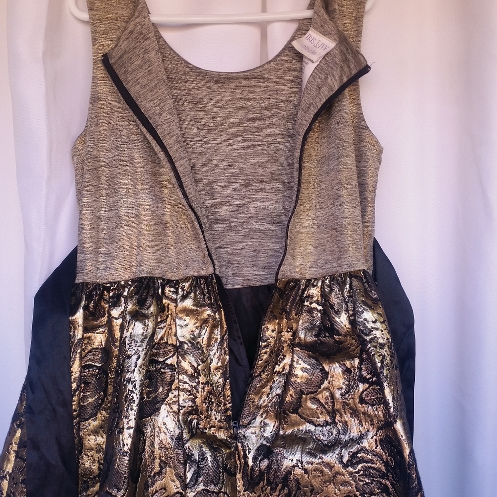 Iris & Ivy Gold and Black Special Occasion Dress - Picture 7 of 8